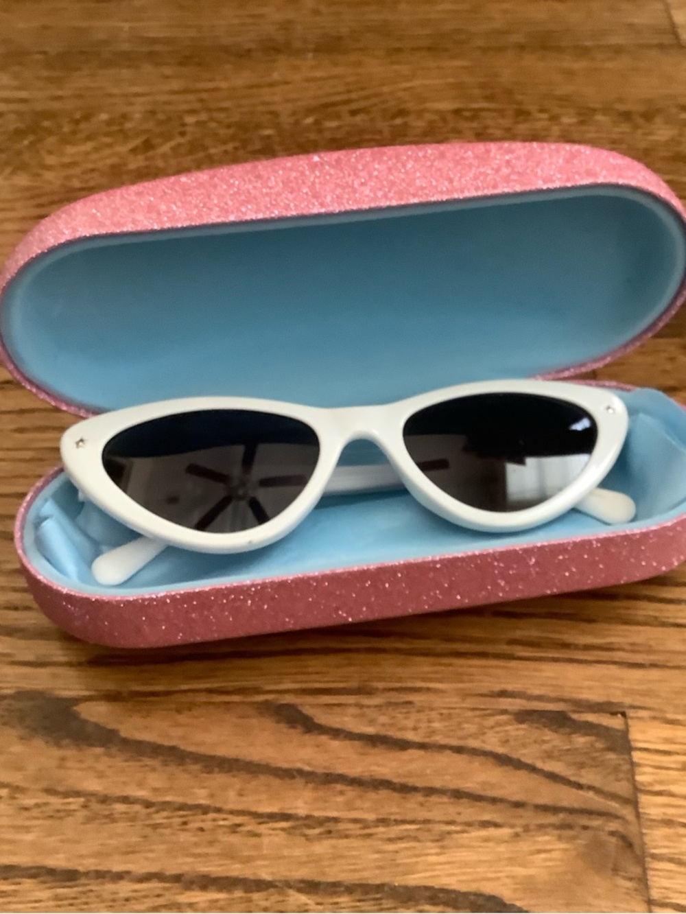 Chiara Ferragni White Sunglasses - Picture 14 of 14